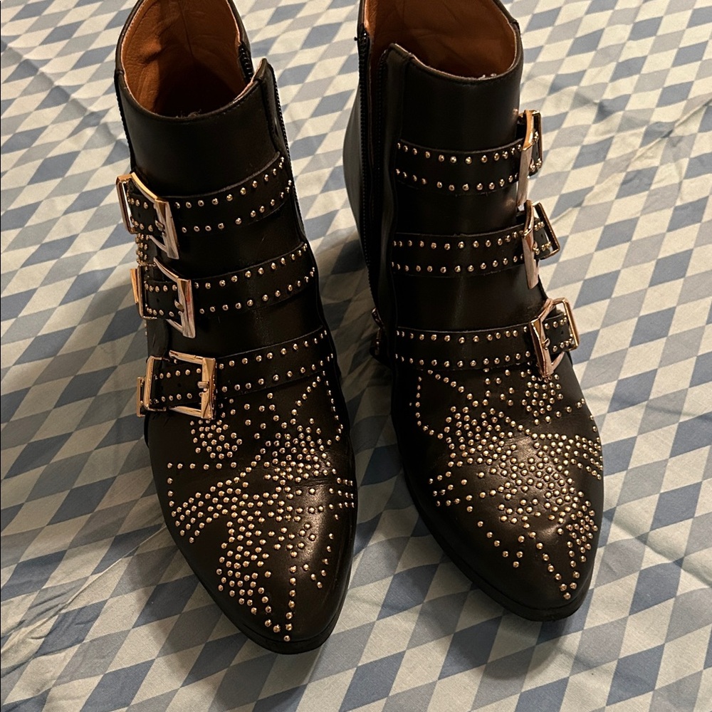 Go Bliss Studded ankle boot Susanna leather size 6
